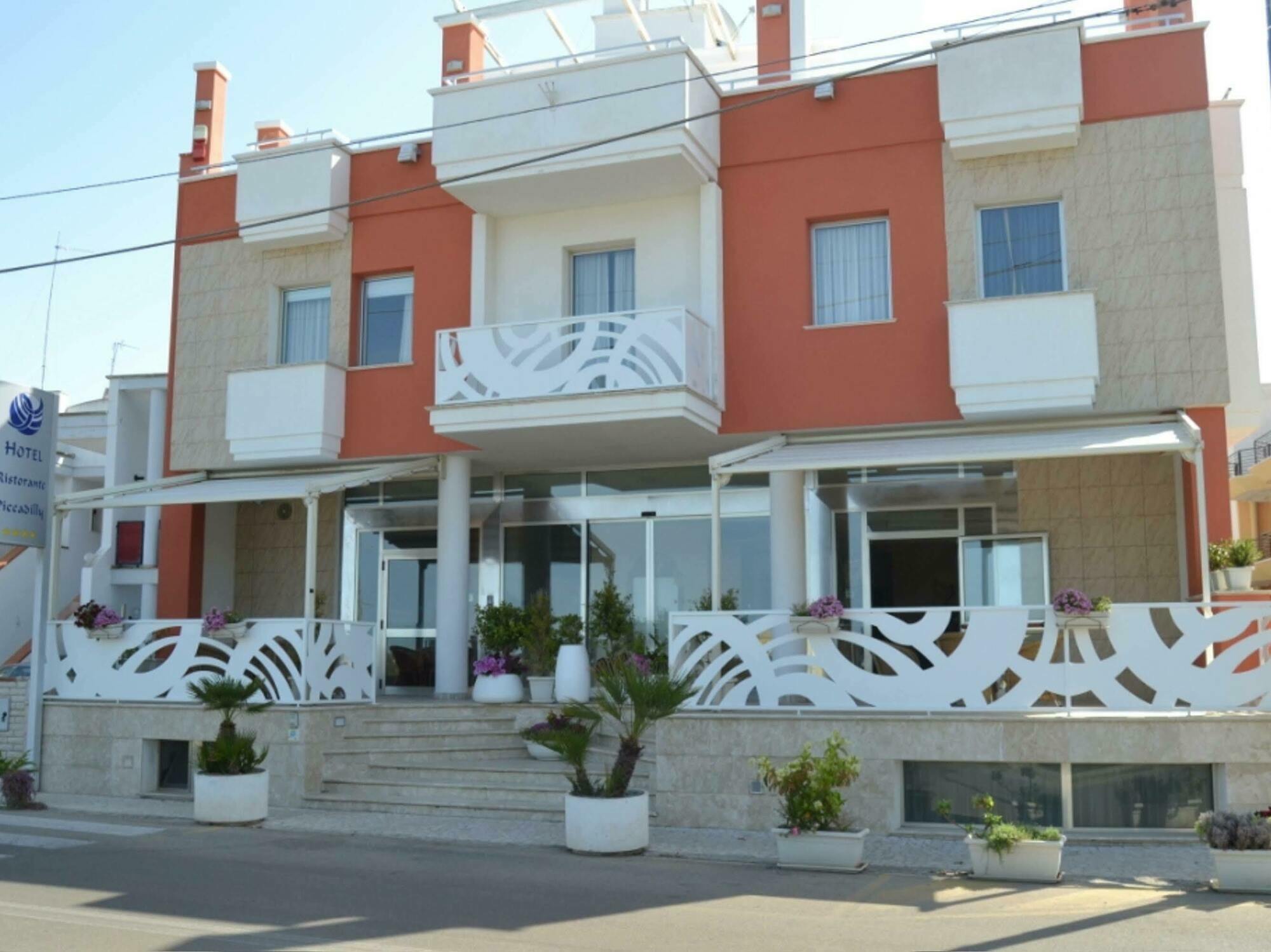 Piccadilly Rooms Restaurant And Beach Santa Maria al Bagno Extérieur photo